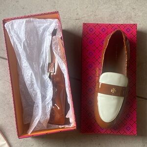 NWB! Tory Burch Women's Patent Leather Ballet Loafer with dust bag!